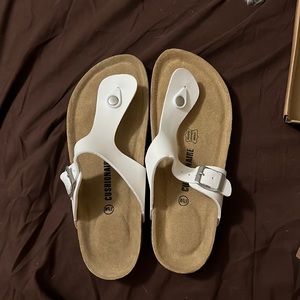 White/tan Coushionaire women’s sandals